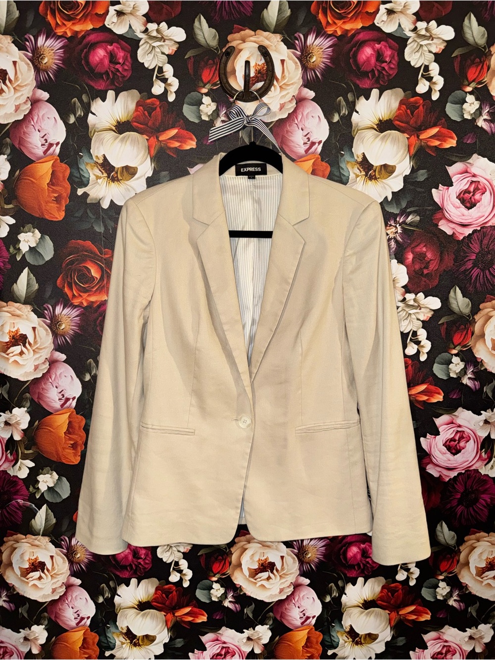 Express Women's Light Cream Single-Button Blazer, Size 6